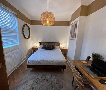 Stylish Bedroom Bath Apartment, LN1 - Photo 3