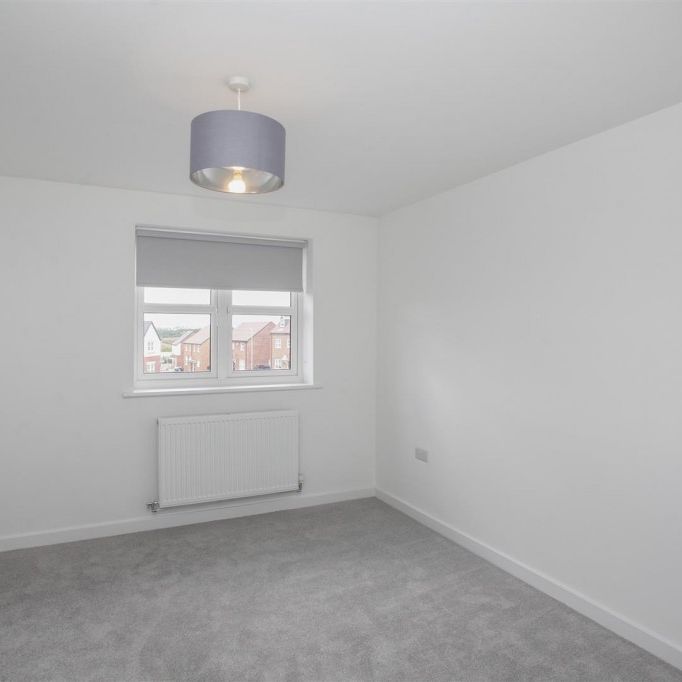 3 bed House - Detached To Let - Photo 1