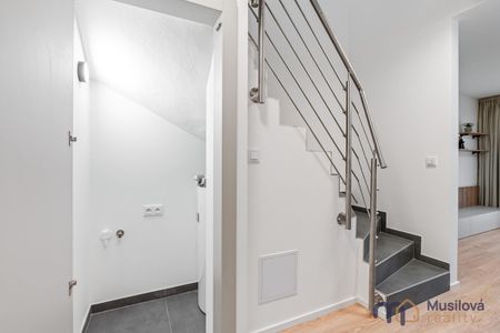 Pronájem domu 92 m² s pozemkem 300 m² - Фото 2