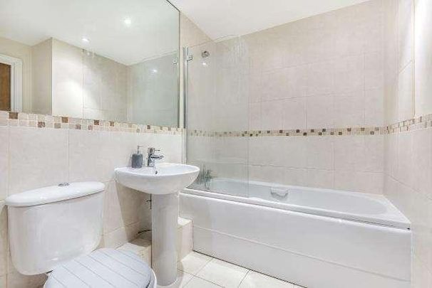 Knaphill, Woking, GU21 - Photo 1