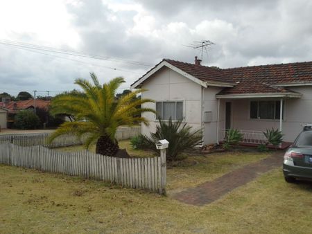 Spacious 3-Bedroom Home with Large Yard&comma; Shed & Garage - Photo 4