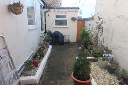 1 bedroom flat to rent - Photo 5