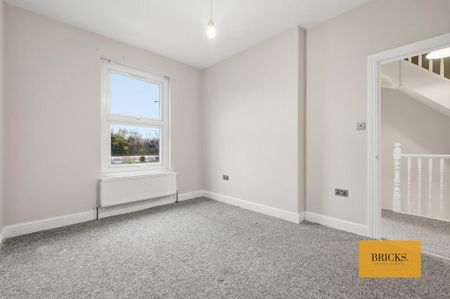 4 bedroom terraced house to rent - Photo 4