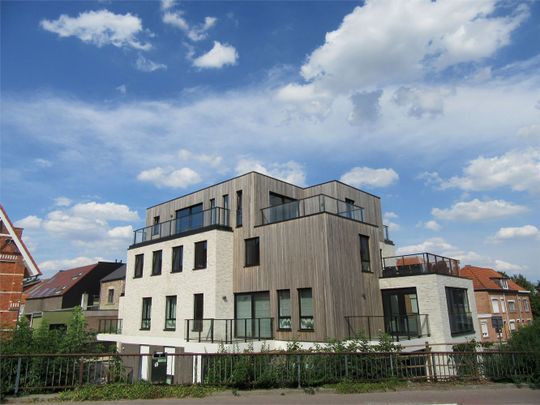 Luxe penthouse met 3 slaapkamers, groot terras(en) en ondergrondse parking. - Photo 1