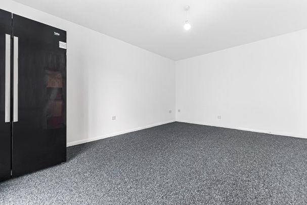 2 Bed Flat, Meads Court, E15 - Photo 1