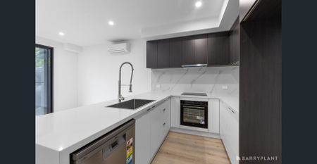 Near New Townhouse Close to Everything - Photo 2