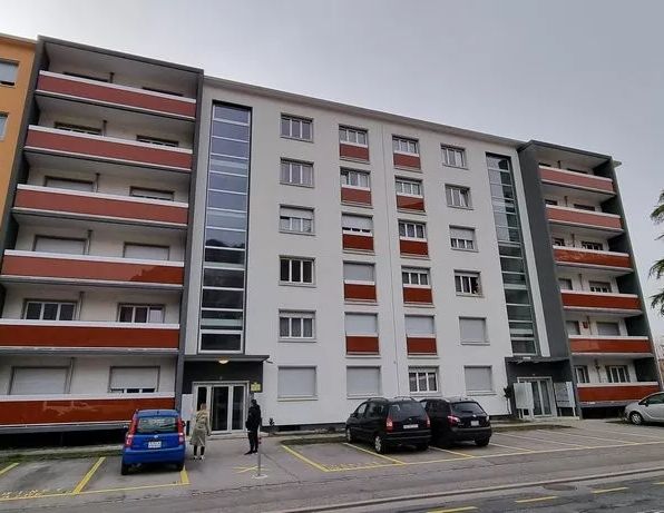 Appartement entièrement rénové de 4.5 pièces - Photo 1