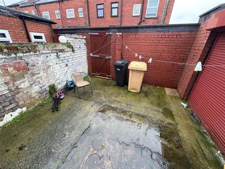 2 bedroom end of terrace house to rent - Photo 5