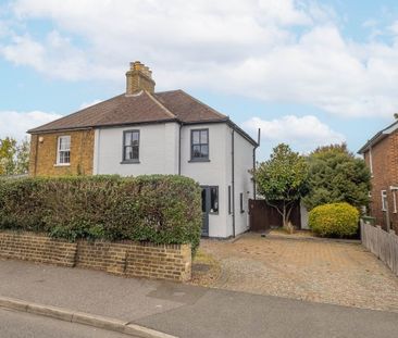 3 bedroom semi-detached house to rent - Photo 2