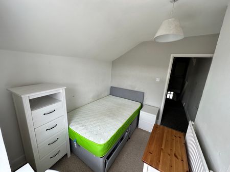 4 bedroom house - Photo 3