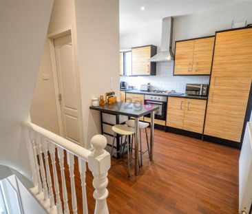 2 bedroom flat to rent - Photo 2