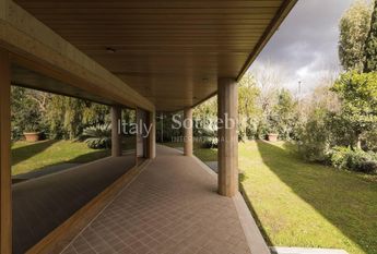 Elegante appartamento con giardino e piscina