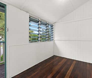 Two Bedroom Cottage in Prime Location - Photo 6