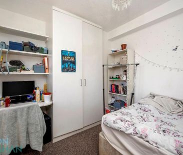 5 bedroom semi-detached house to rent - Photo 4
