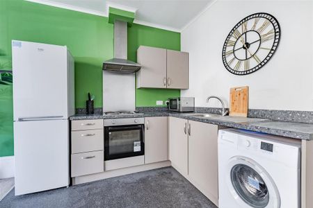 2 bedroom flat to rent - Photo 5
