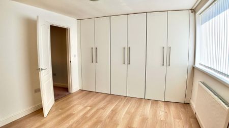 3 bedroom semi-detached bungalow to rent - Photo 4