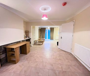 1 Bed Flat, Willow Court, CR7 - Photo 4