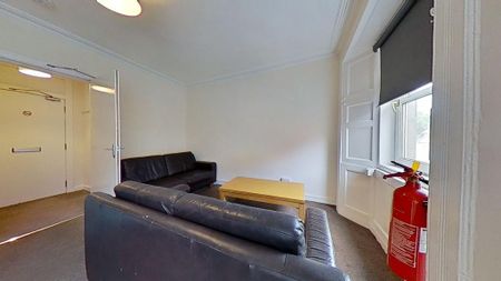 3 bedroom flat to rent - Photo 5