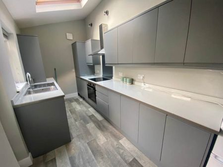 Hough Lane (Room 2), Bramley, Leeds - Photo 5