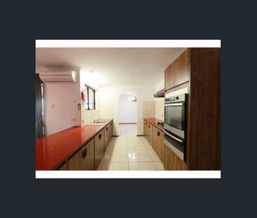 GREAT LOCATION - PERIODIC LEASE ONLY!! -Inspection by appointment only - Photo 5