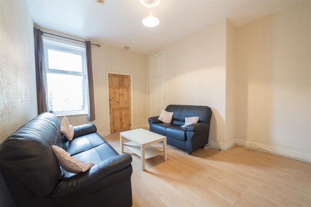 2 bed flat to rent in Simonside Terrace, Heaton, NE6 - Photo 1