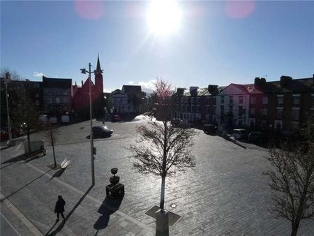 Castle Square, Caernarfon, Gwynedd, LL55 - Photo 4