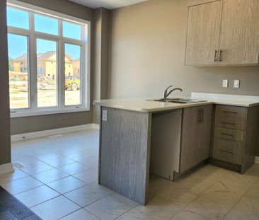 For Lease - 59 Copperhill Heights, Barrie, Ontario - Photo 2