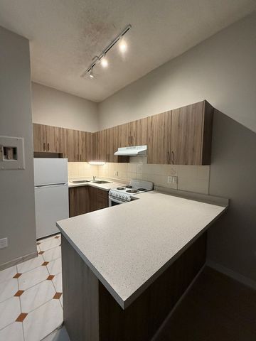 1-123 Wyndham St N - Photo 3