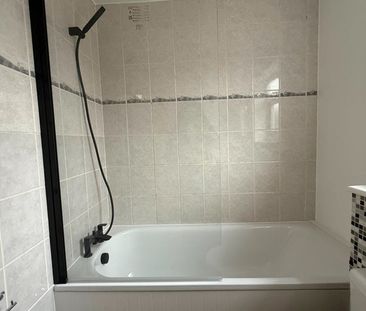 2 Bed Terraced House, Partridge Square, E6 - Photo 6