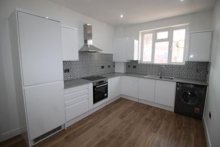 3 bedroom flat to rent - Photo 2