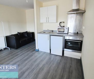 1 bedroom Flat To Let - Photo 3