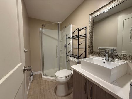 Lakeview Heights Suite with Garage/Shop - Photo 5