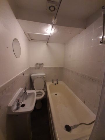 2 Bedroom Property To Rent - Photo 4