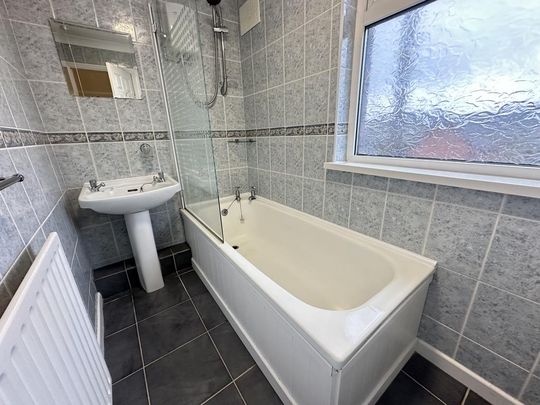 2 bedroom end of terrace house to rent - Photo 1