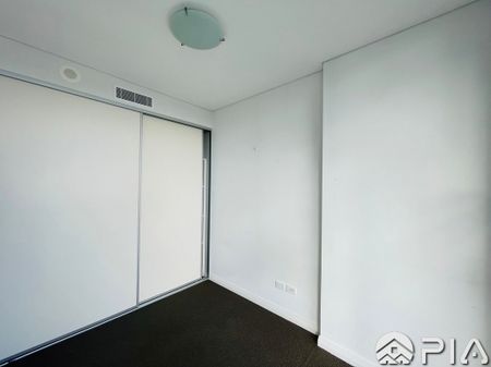 VogueEF: Inner-City Living at Its Finest in Rosebery! Two Bedroom Apartment Now on Lease! - Photo 2