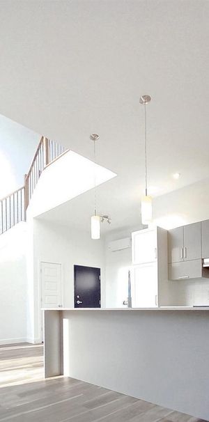 Recent Build 1 Bed - High Ceiling, Lots Of Light! - 703 Boul Du Plateau, Gatineau - Photo 1