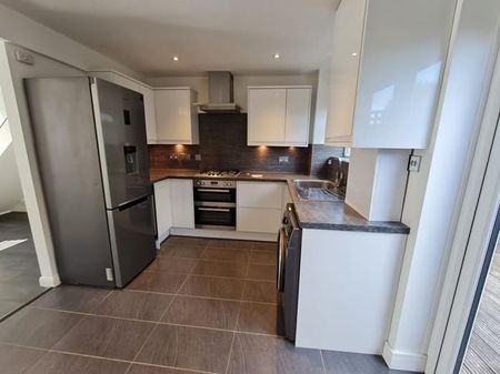 2 bedroom terraced house to rent - Photo 4