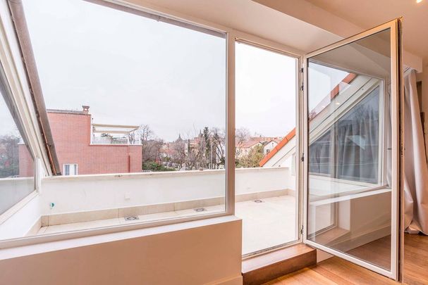 Luxury Detached House for rent in Madrid, Spain - Photo 1