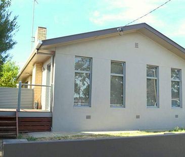 Great Location Walking Distance To CBD. - Photo 1