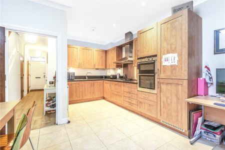 4 bedroom semi-detached house to rent - Photo 5