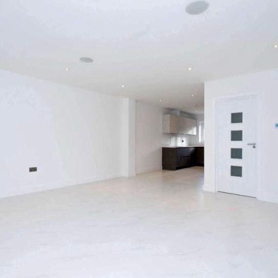 4 bed house to rent in Chapel Croft, Kings Langley, WD4 - Photo 1