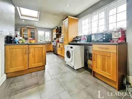 1 bedroom in a house share to rent - Photo 5