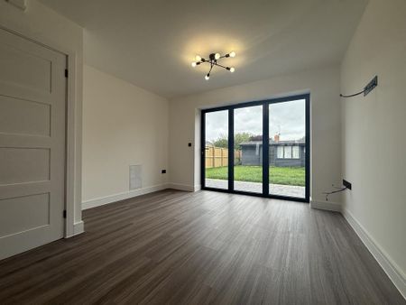 3 bedroom end of terrace house to rent - Photo 4