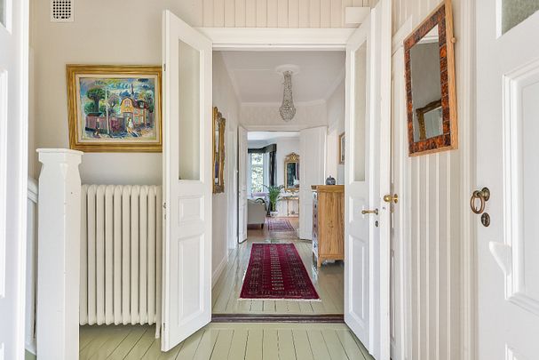 Charming turn-of-the-century house in a quiet and family friendly residential area. - Foto 1