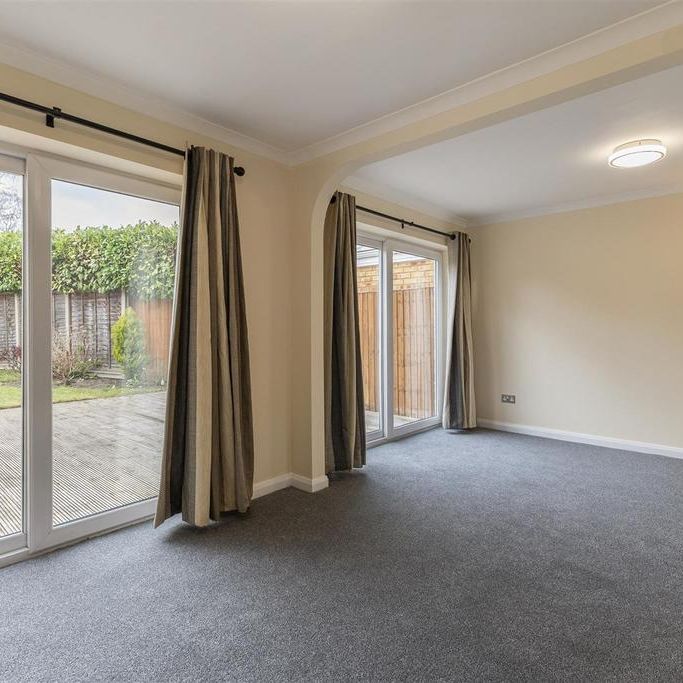 4 bedroom semi-detached house to rent - Photo 1