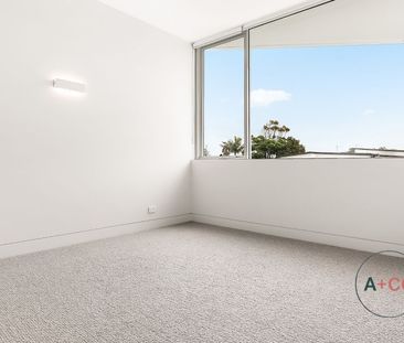 Stunning Three Bedroom Duplex - Photo 3