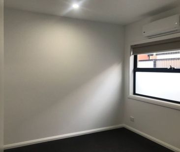 5/22 Green Street, Airport West, Vic 3042 - Photo 5