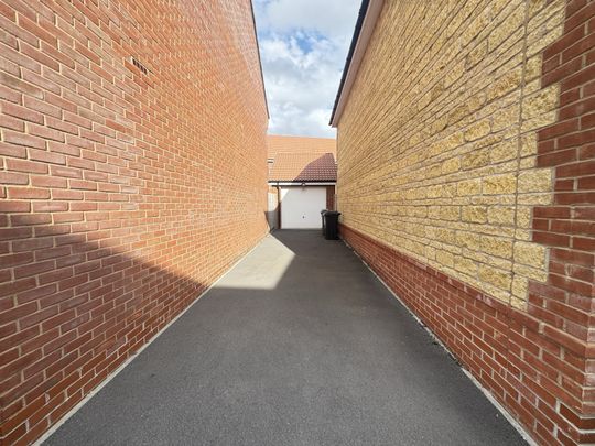 Sorrel Crescent, Didcot - Photo 1