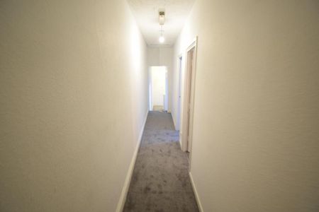 4 bedroom flat to rent - Photo 4