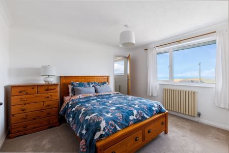 4 bedroom semi-detached house to rent - Photo 5